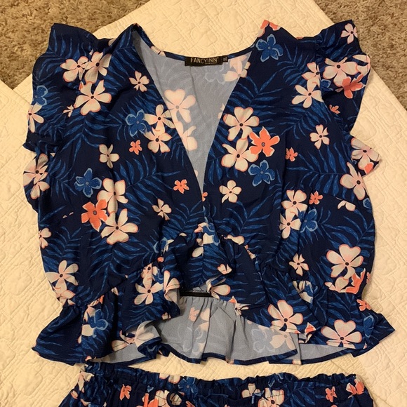 Blue/Floral Two Piece Set - Picture 2 of 3